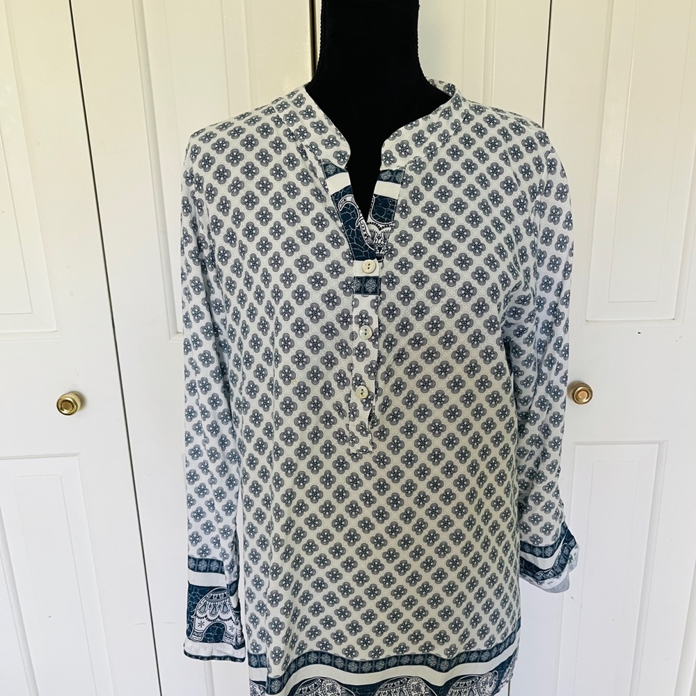 NWOT Blue & White Top